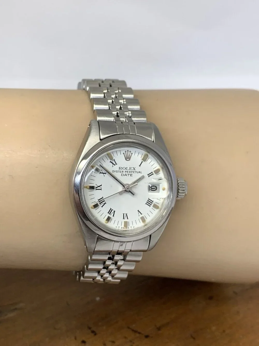 Rolex Women's Watch 2030 Oyster Perpetual Date Vintage 1982 Swiss Automatic 26mm
